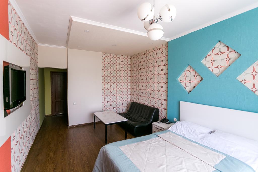 Delphin Guest House Бішкек Екстер'єр фото