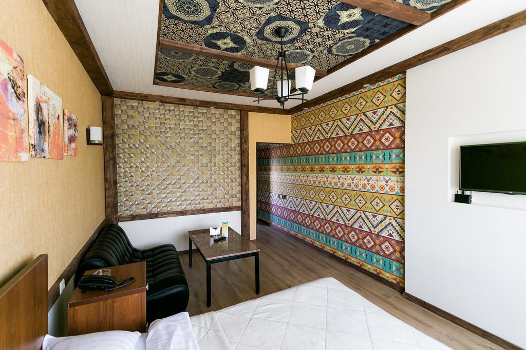Delphin Guest House Бішкек Екстер'єр фото