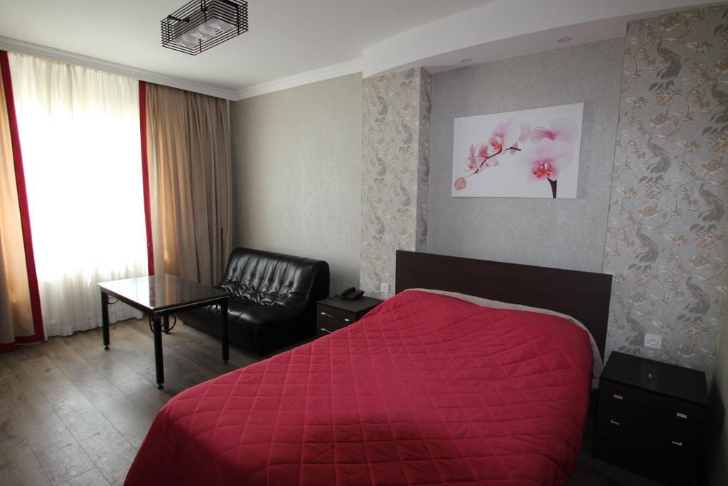 Delphin Guest House Бішкек Екстер'єр фото