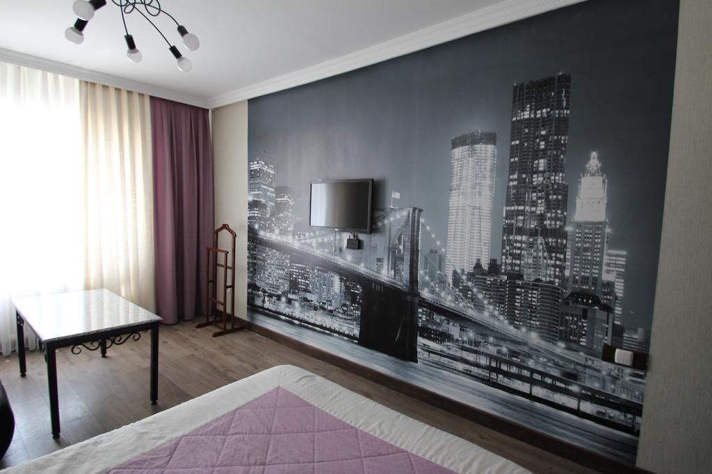 Delphin Guest House Бішкек Екстер'єр фото