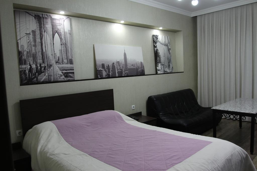 Delphin Guest House Бішкек Екстер'єр фото