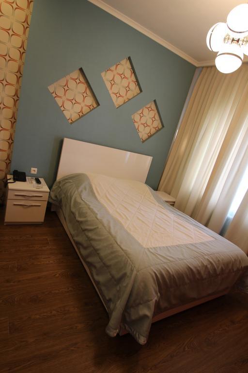 Delphin Guest House Бішкек Екстер'єр фото